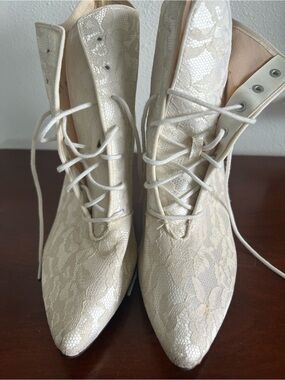 Vintage studio Pointed Lace-Up Women's Boots